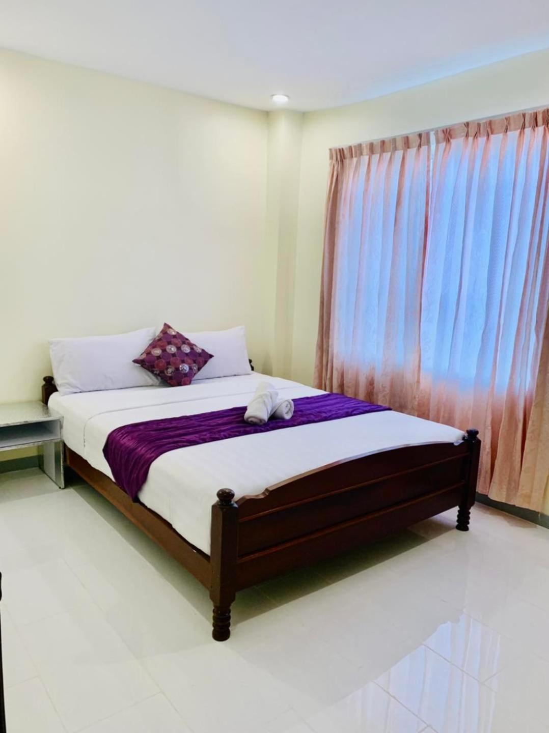 White Residence Hotel & Apartment Phnom Penh Bagian luar foto