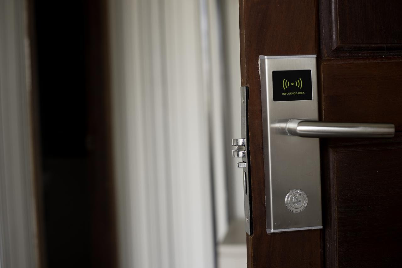 White Residence Hotel & Apartment Phnom Penh Ruang foto