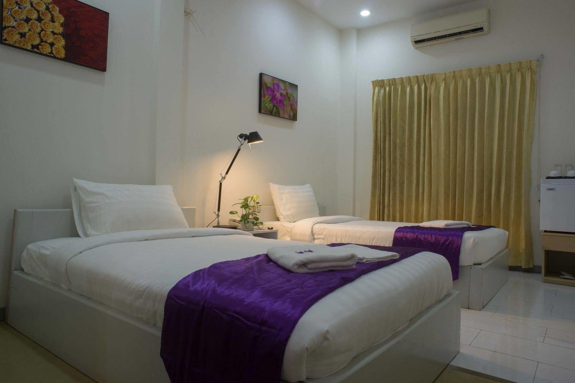 White Residence Hotel & Apartment Phnom Penh Bagian luar foto