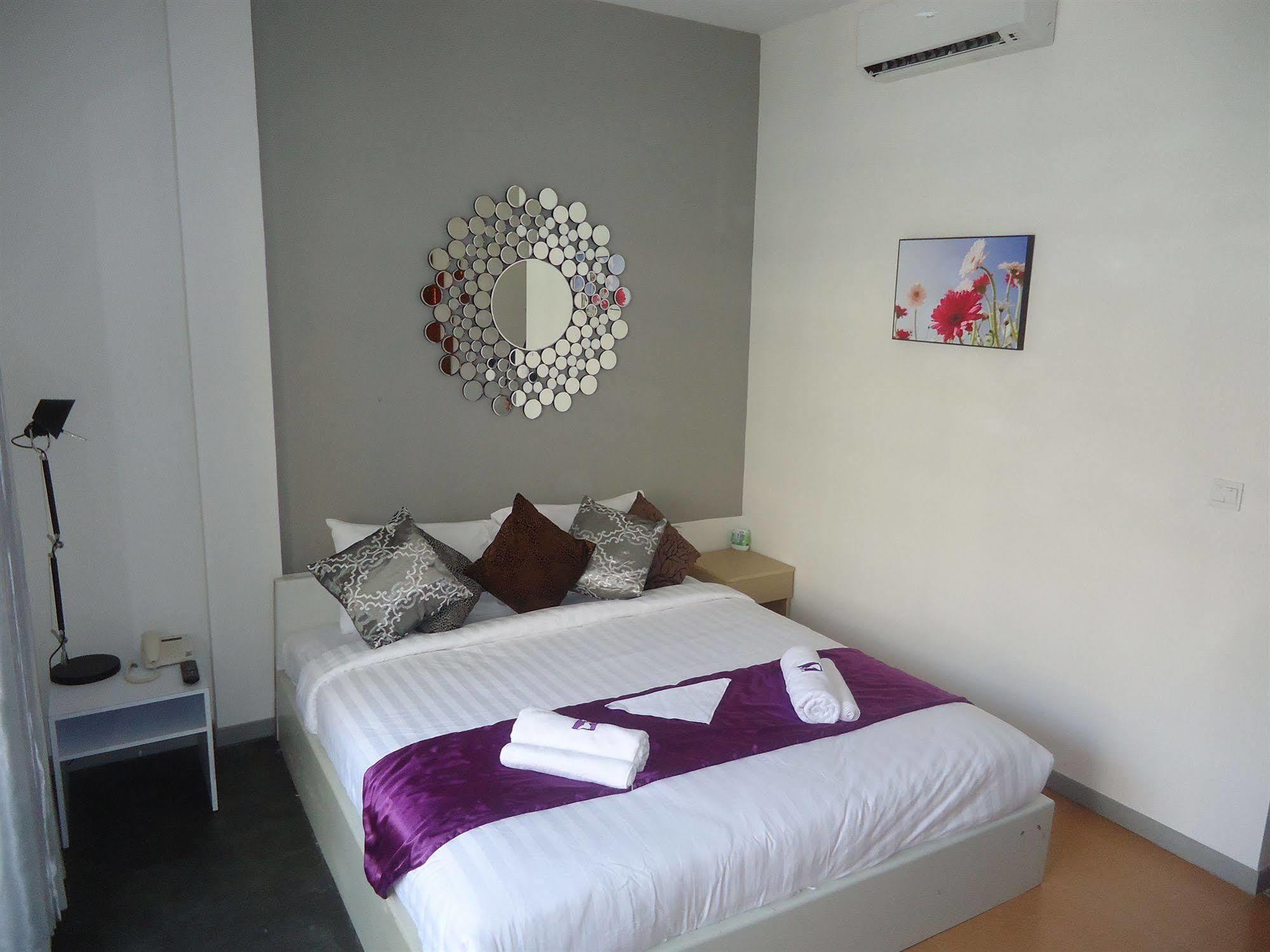 White Residence Hotel & Apartment Phnom Penh Bagian luar foto